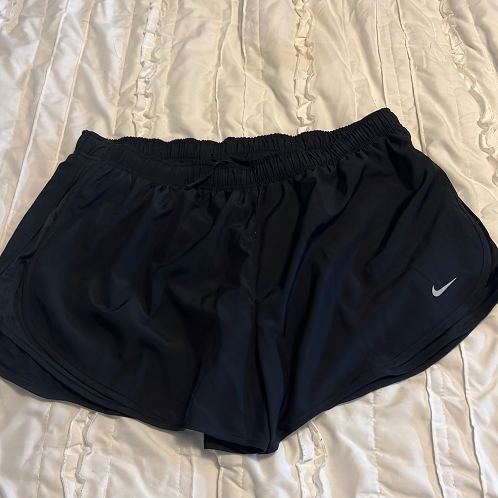 nike black shorts never worn